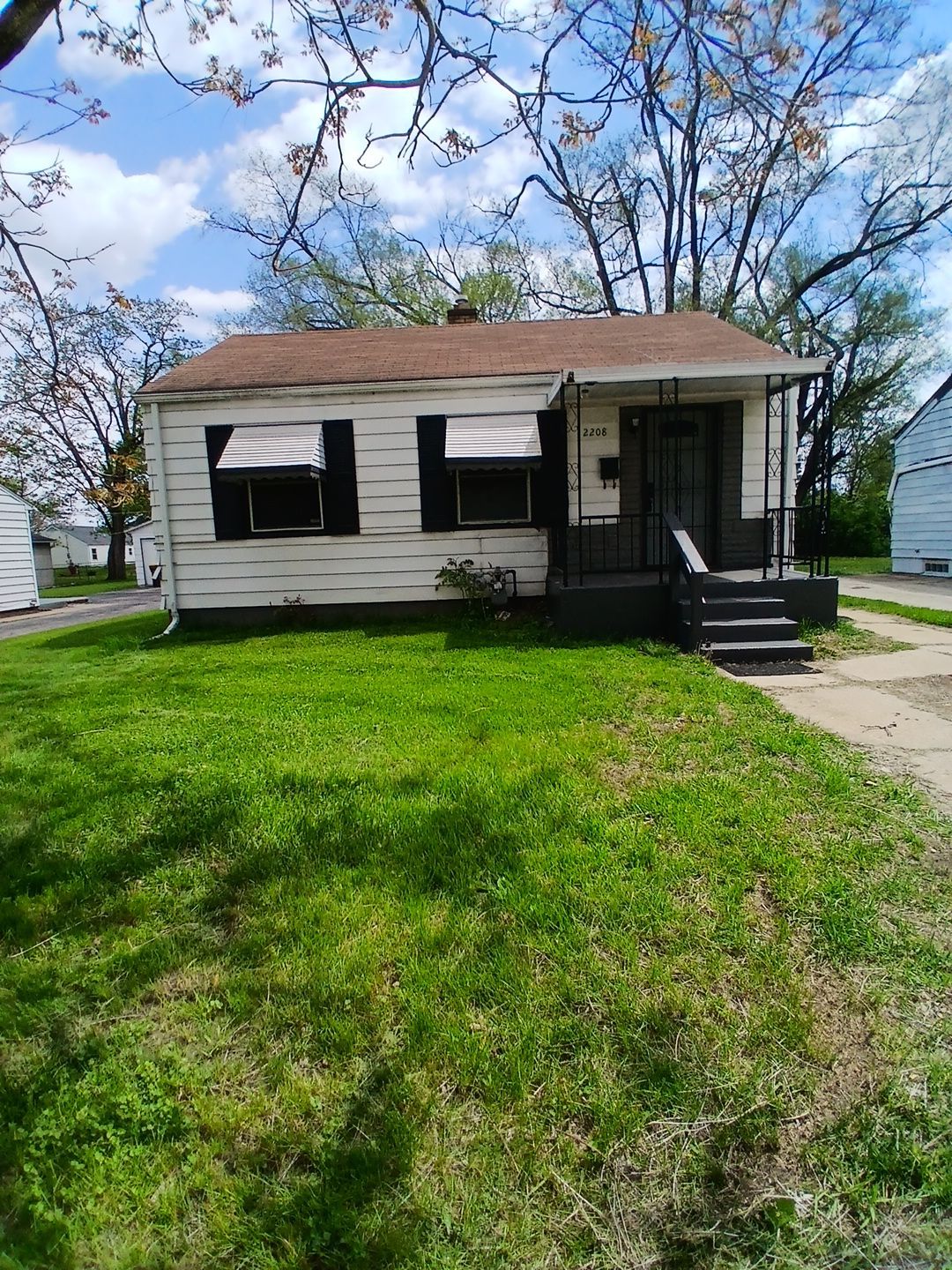 Property main image